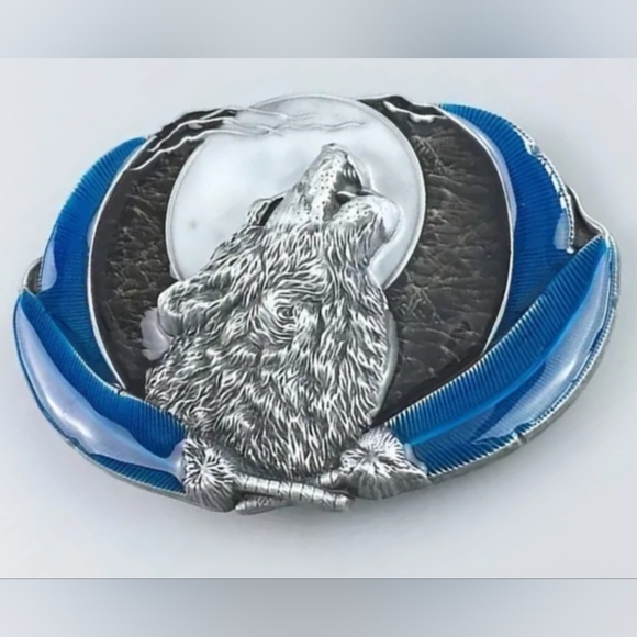 Beautiful Wolf howling at the moon Feathers Belt buckle - Picture 2 of 4